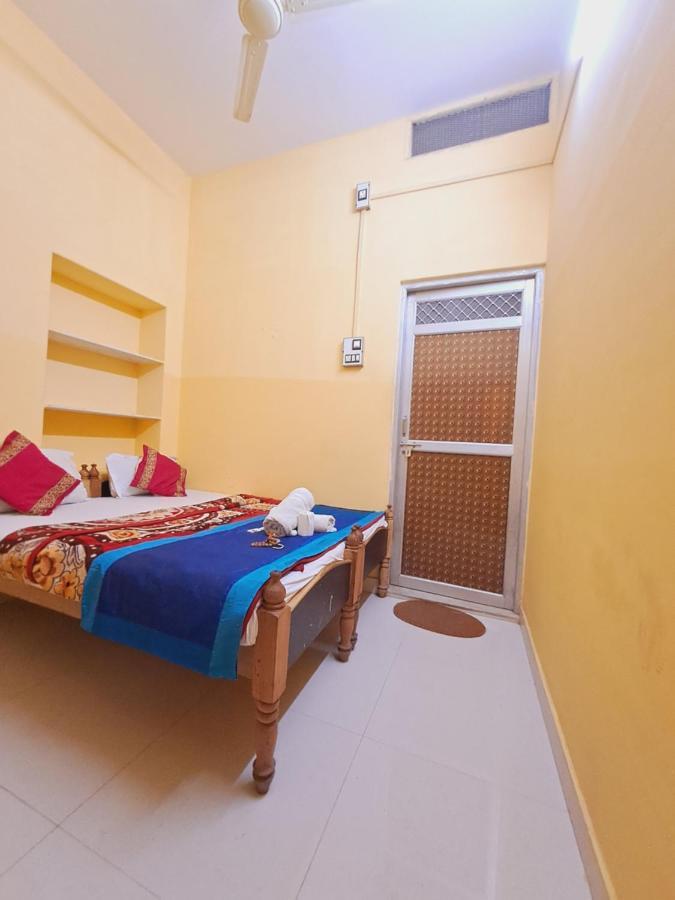Bob Cafe & Guest House Jaisalmer Bagian luar foto