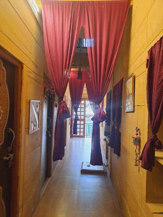 Bob Cafe & Guest House Jaisalmer Bagian luar foto