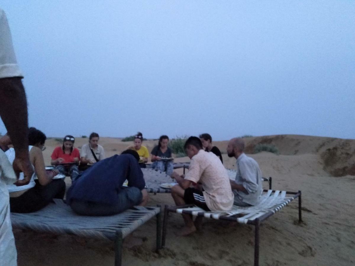 Bob Cafe & Guest House Jaisalmer Bagian luar foto